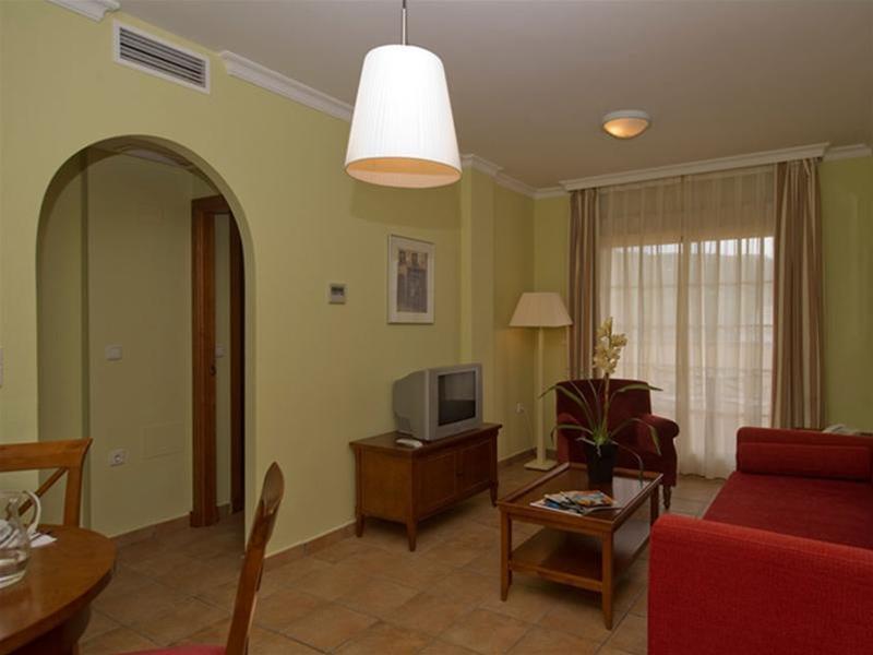 Apartamentos Vista Real Alcaidesa Εξωτερικό φωτογραφία